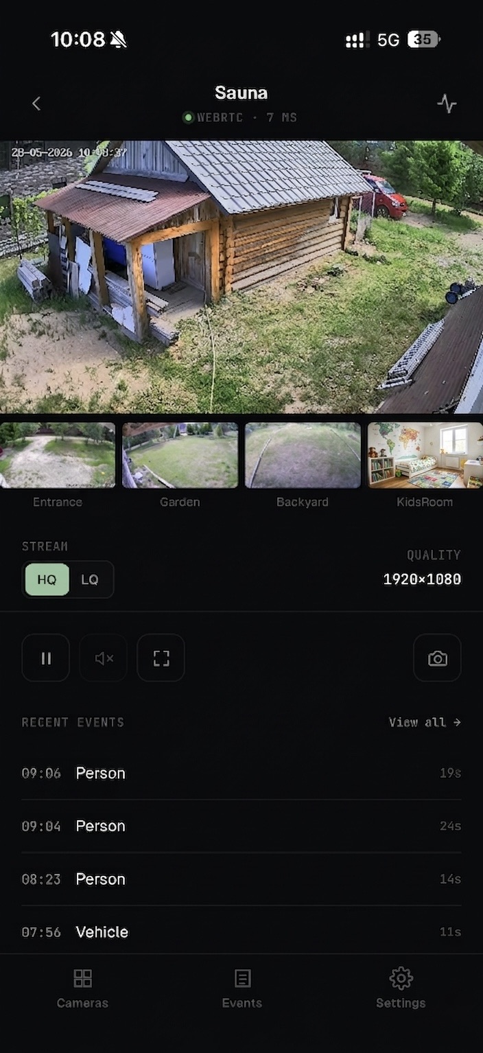 Single-camera live focus view on a phone, streaming via WebRTC.